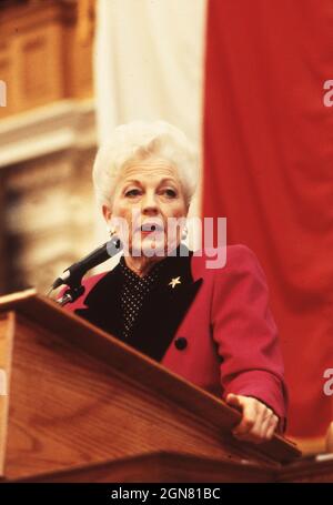 Austin Texas USA, 1993: Texanische Gouverneurin ANN RICHARDS bei ihrer Rede zum Bundesstaat Texas in der Kammer des Texas House. ©Bob Daemmrich Stockfoto