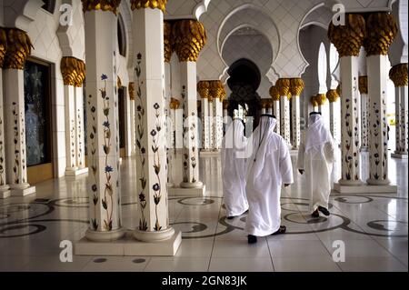 SHEIKH ZAYED, 2007 FERTIGGESTELLT, DIE GRÖSSTE MOSCHEE DES EMIRATS, ABU DHABI, HAUPTSTADT DER VEREINIGTEN ARABISCHEN EMIRATE Stockfoto