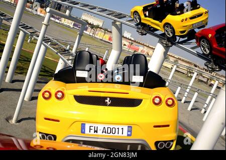 FERRARI WORLD, VERGNÜGUNGSPARK FÜR DEN FERRARI, ABU DHABI, HAUPTSTADT DER VEREINIGTEN ARABISCHEN EMIRATE Stockfoto