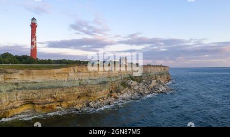 Panorama der cityline der Altstadt Tallinns und des Passagierhafens Stockfoto