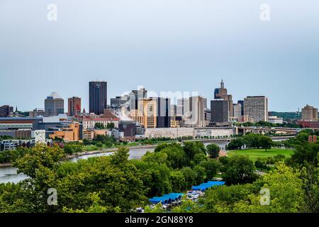 Downtown St. Paul von der High Bridge aus überblicken Stockfoto