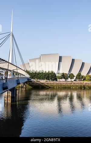 Der Scottish Event Campus (SEC) neben der Bells Bridge über den Fluss Clyde in Glasgow, Schottland, Großbritannien Stockfoto