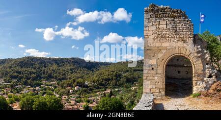 Ruinen des Schlosses des Bischofs von Cavaillon in Fontaine-de-Vaucluse, Provence; Frankreich; Europa Stockfoto