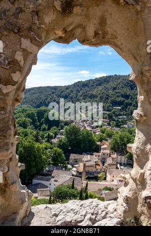 Ruinen des Schlosses des Bischofs von Cavaillon in Fontaine-de-Vaucluse, Provence; Frankreich; Europa Stockfoto