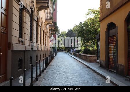 MAILAND, ITALIEN - 12. Sep 2021: Leere Straße im September in Mailand, Italien. Stockfoto