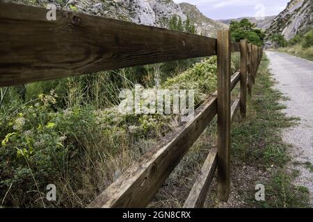 Detail eines Spaziergangs für Menschen auf einer Route durch Natur, Sport und Gesundheit Stockfoto