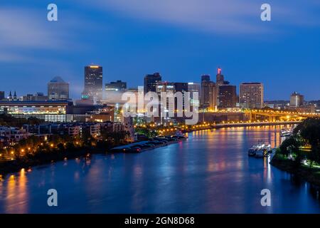St. Paul Skyline in Dawn Stockfoto