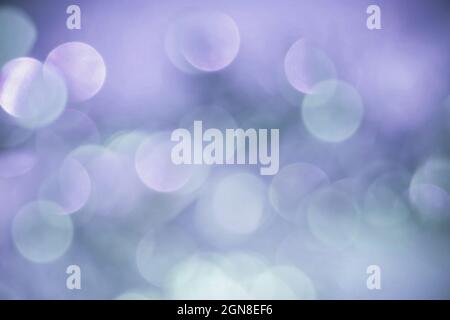 Abstrakt verschwommenes Muster violett lila Blasen auf farbigem Hintergrund Stockfoto