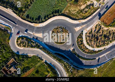 Malta, Nordregion, Mellieha, Luftaufnahme des Verkehrskreises Stockfoto