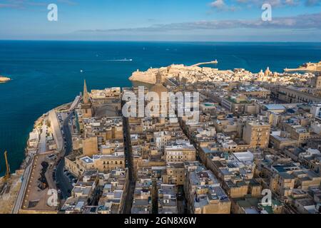 Malta, Südostregion, Valletta, Luftaufnahme der historischen Küstenstadt Stockfoto