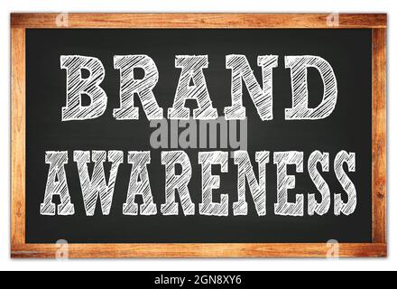 MARKENBEWUSSTSEIN auf schwarzer Holzrahmen Schule Tafel geschrieben Stockfoto