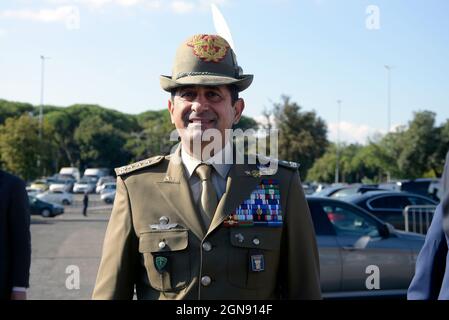 Rom, Italien. September 2021. General Francesco Paolo Figliuolo, außerordentlicher kommissar für den Notfall in Covid19, trifft auf die jährliche Konferenz der Confindustria im Palazzo dello Sport ein.Confindustria ist der italienische Arbeitgeberverband und die nationale Handelskammer (Foto: Vincenzo Nuzzolese/SOPA Images/Sipa USA) Quelle: SIPA USA/Alamy Live News Stockfoto