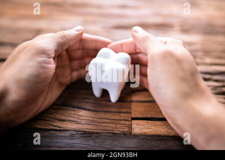 Zahnarztversicherung Und Ersetzen Emaille-Service Stockfoto