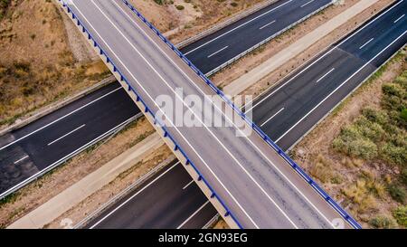 Luftaufnahme der leeren Überführung Stockfoto