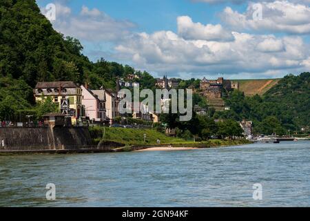 Panoramablick auf Sankt Goar am Rhein in Deutschland. Stockfoto