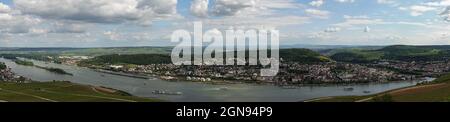 Panoramablick auf Bingen am Rhein in Deutschland. Stockfoto