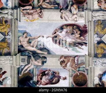 DIE SCHÖPFUNG ADAMS an der Decke der Sixtinischen Kapelle in Rom. Gemalt vom italienischen Künstler Michelangelo c 1508-12 Stockfoto