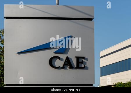 Montreal, QC, Kanada - 4. September 2021: Nahaufnahme des CAE-Zeichens am Hauptsitz in Montreal, QC, Kanada. Stockfoto