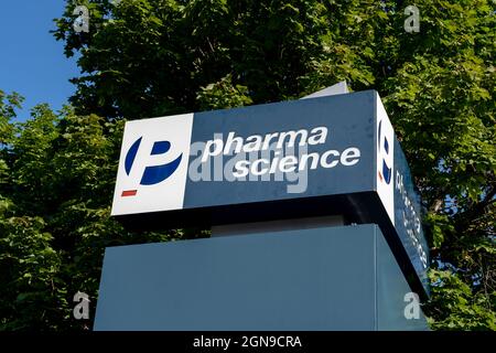Montreal, QC, Kanada - 4. September 2021: Nahaufnahme des Zeichens von Pharmascience am Hauptsitz in Montreal, QC, Kanada. Stockfoto