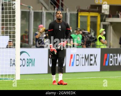 Mailand, Italien. September 2021. Mike Maignan Torwart AC Milan Serie Ein Spiel zwischen AC Milan und Venezia FC im Stadio Giuseppe Meazza am 22. September 2021 in Mailand, Italien. Kredit: Christian Santi/Alamy Live Nachrichten Stockfoto