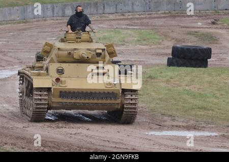 Ein deutscher Panzer III. Weltkrieg während einer Demonstration im Bovington Tank Museum, Dorset, Großbritannien Stockfoto
