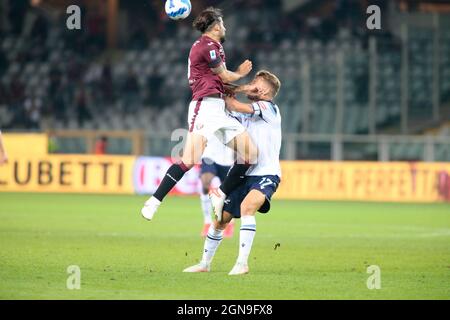 Ricardo Rodriguez (FC Turin) und Ciro Immobile (SS Lazio) während der italienischen Meisterschaft Serie A Fußballspiel zwischen dem FC Turin und der SS Lazio am 23. September 2021 im Stadio Olimpico Grande Torino in Turin, Italien - Foto Nderim Kaceli / DPPI Stockfoto