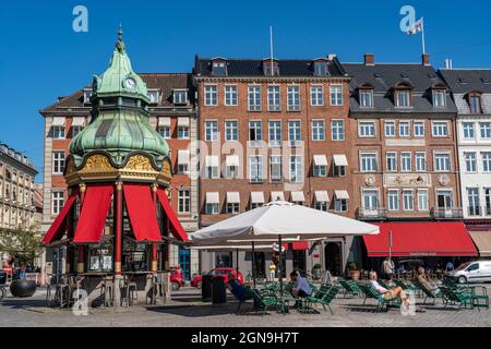 Historischer Café-Kiosk auf dem Kongens Nystorvv-Platz in Kopenhagen, Dänemark, Stockfoto