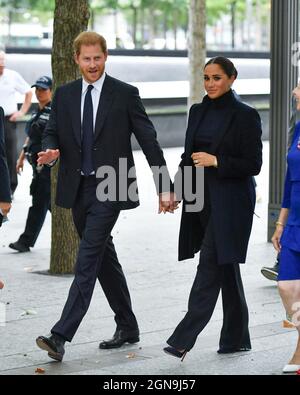 Meghan, Herzogin von Sussex und Prinz Harry, Herzog von Sussex, besuchen am 23. September 2021 das National September 11 Memorial & Museum in New York City. Stockfoto