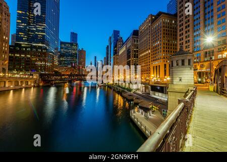 Der Chicago Riverwalk in Dawn Stockfoto