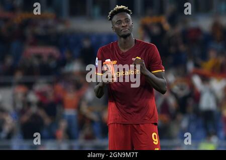 Stadio Olimpicom, Roma, Italien. September 2021. Serie A League Football, Roma gegen Udinese; Tammy Abraham von AS Roma feiert den Sieg am Ende des Spiels Credit: Action Plus Sports/Alamy Live News Stockfoto