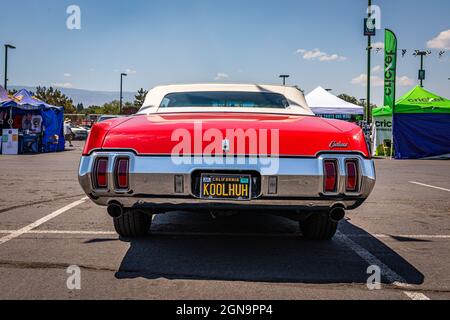 Reno, NV - 3. August 2021: 1970 Oldsmobile Cutlass Convertible auf einer lokalen Automobilmesse. Stockfoto