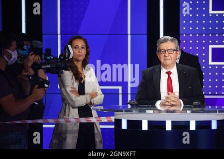 Jean-Luc Melenchon, der Vorsitzende der französischen Linksbewegung La France Insoumise (LFI), im Fernsehen von BFMTV für eine Debatte mit Eric Zemmour am 23. September 2021 in Paris. Foto von Raphael Lafargue/ABACAPRESS. Stockfoto