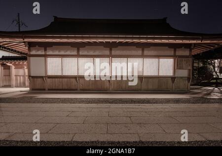 Fushimi Inari, Kyoto, Japan, Shinto-Schrein, Torii-Tore, heilige Wallfahrt, Vermilion Tore, Fuchsstatuen, traditionelle Architektur, Stockfoto