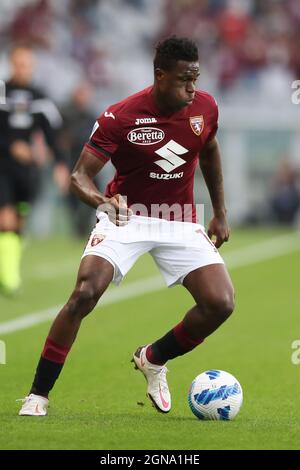 Turin, Italien. September 2021. Wilfried Singo vom FC Turin während des Spiels der Serie A im Stadio Grande Torino, Turin. Bildnachweis sollte lauten: Jonathan Moscrop/Sportimage Kredit: Sportimage/Alamy Live News Stockfoto