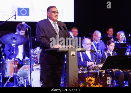 Spyros Capralos, der Präsident der Europäischen Olympischen Komitees, spricht bei der Eröffnungszeremonie. Die jährliche traditionelle Europäische Sportwoche vom 23. Bis 30. September wurde offiziell von Bogdan Gabrovec, dem Präsidenten des slowenischen Olympischen Komitees, Spyros Capralos, dem Präsidenten der Europäischen Olympischen Komitees, Mariya Gabriel, der EU-Kommissarin für Innovation, Forschung, Kultur, Bildung und Jugend, Und dem slowenischen Ministerpräsidenten Janez Jansa. 23. Im September ist auch der Tag des slowenischen Sports, ein nationaler Feiertag. Stockfoto