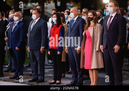 (L-R) Bogdan Gabrovec, Präsident des slowenischen Olympischen Komitees, Spyros Capralos, Präsident der Europäischen Olympischen Komitees, Mariya Gabriel, EU-Kommissarin für Innovation, Forschung, Kultur, Bildung und Jugend, Die jährliche traditionelle europäische Sportwoche vom 23. Bis 30. September wurde offiziell von Bogdan Gabrovec, dem Präsidenten des slowenischen Olympischen Komitees, Spyros Capralos, dem Präsidenten der Europäischen Olympischen Komitees, Mariya Gabriel, der EU-Kommissarin für Innovation, Resear, eröffnet Stockfoto