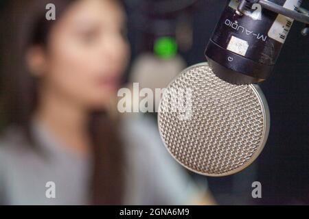 Nahaufnahme Radio Podcast Mikrofon Kabine Aufnahme Studio-Übertragung Stockfoto