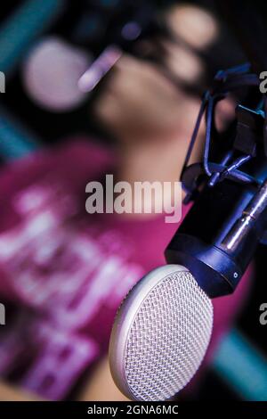 Nahaufnahme Radio Podcast Mikrofon Kabine Aufnahme Studio-Übertragung Stockfoto