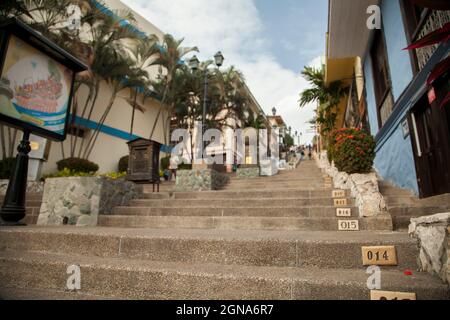 Weite Aufnahme der historischen Treppe von Las peñas in guayaquil, Ecuador Stockfoto