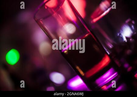 Bokeh Lichter dj Konzert Nachtclub Rave Party Nachtleben, elektronische Musik Stockfoto