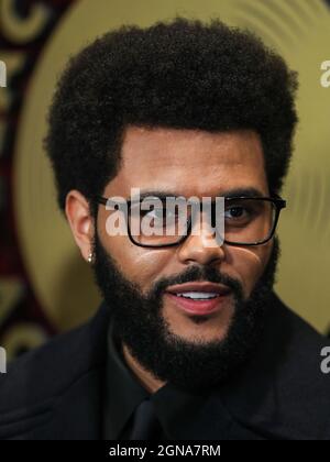 West Hollywood, Usa. September 2021. WEST HOLLYWOOD, LOS ANGELES, KALIFORNIEN, USA - 23. SEPTEMBER: Der Sänger The Weeknd (Abel Makkonen Tesfaye) kommt zu den 1. Jährlichen Black Music Action Coalition's Music in Action Awards, die am 23. September 2021 im 1 Hotel West Hollywood in West Hollywood, Los Angeles, Kalifornien, USA, abgehalten werden. (Foto: Xavier Collin/Image Press Agency/Sipa USA) Quelle: SIPA USA/Alamy Live News Stockfoto