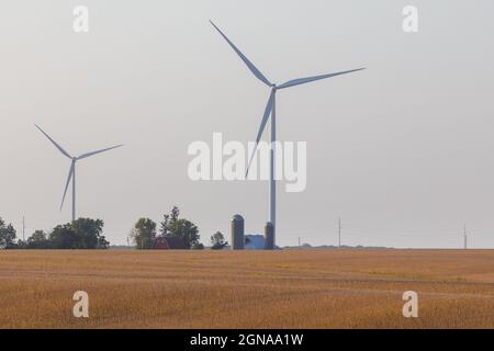 Der Windpark MidaAmerican Energy, auf dem Vestas-Windenergieanlagen in New Sharon, Iowa, eingesetzt werden Stockfoto