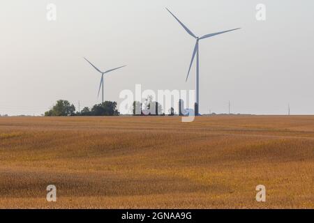 Der Windpark MidaAmerican Energy, auf dem Vestas-Windenergieanlagen in New Sharon, Iowa, eingesetzt werden Stockfoto