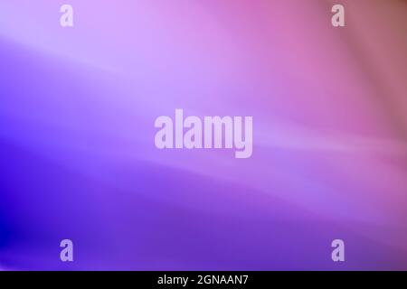Mehrfarbige abstrakte Wellen mit einem weichen Farbverlauf in Marineblau, Flieder, Rosa und Violett. Stockfoto