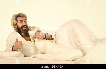 Start in den Tag mit gutem Kaffee. Gourmet-Espresso. Genießen Sie den morgendlichen Kaffee. Der Körper wurde der wesentlichen Komponente für eine gute Gesundheit und Energie beraubt Stockfoto