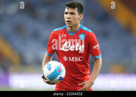 Der mexikanische Stürmer von SSC Napoli, Hirving Lozano, schaut am 23 2021. September während des Fußballspiels der Serie A zwischen Sampdoria und Napoli im Luigi Ferraris Stadium, Genua, Italien, nach. Stockfoto