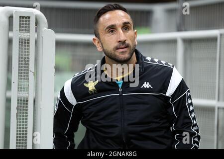 Cristian Molinaro vom FC Venezia schaut während des Serie-A-Spiels zwischen AC Mailand und dem FC Venezia am 22 2021. September im Stadio Giuseppe Meazza in Mailand, Italien, auf. Stockfoto