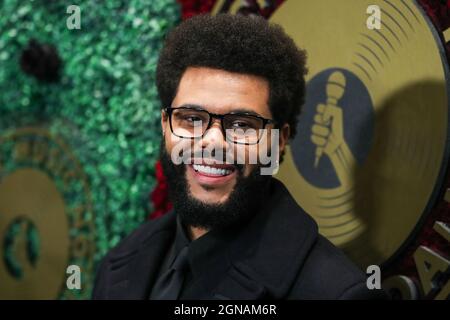 West Hollywood, Usa. September 2021. WEST HOLLYWOOD, LOS ANGELES, KALIFORNIEN, USA - 23. SEPTEMBER: Der Sänger The Weeknd (Abel Makkonen Tesfaye) kommt zu den 1. Jährlichen Black Music Action Coalition's Music in Action Awards, die am 23. September 2021 im 1 Hotel West Hollywood in West Hollywood, Los Angeles, Kalifornien, USA, abgehalten werden. (Foto: Xavier Collin/Image Press Agency/Sipa USA) Quelle: SIPA USA/Alamy Live News Stockfoto