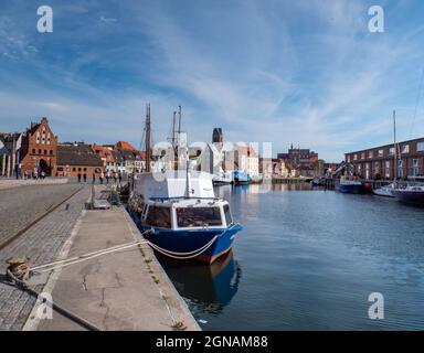 Der alte Hafen von Wismar an der Ostsee Stockfoto