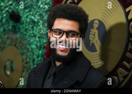 West Hollywood, Usa. September 2021. WEST HOLLYWOOD, LOS ANGELES, KALIFORNIEN, USA - 23. SEPTEMBER: Der Sänger The Weeknd (Abel Makkonen Tesfaye) kommt zu den 1. Jährlichen Black Music Action Coalition's Music in Action Awards, die am 23. September 2021 im 1 Hotel West Hollywood in West Hollywood, Los Angeles, Kalifornien, USA, abgehalten werden. (Foto: Xavier Collin/Image Press Agency/Sipa USA) Quelle: SIPA USA/Alamy Live News Stockfoto